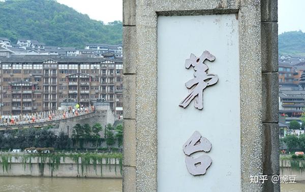 茅台镇英文(茅台酒厂英语)