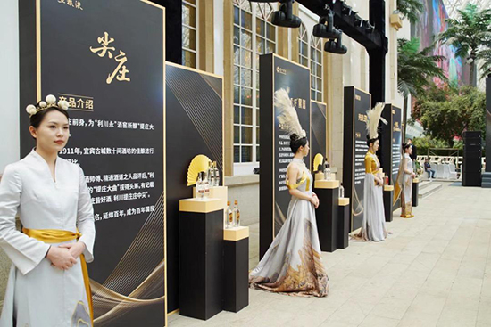 尖庄、黑盖等名酒领衔参与，这是2023权威“光瓶的答案”