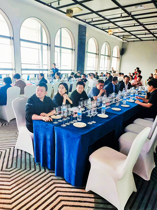 新疆焉耆盆地葡萄酒产业推介会在成都成功召开