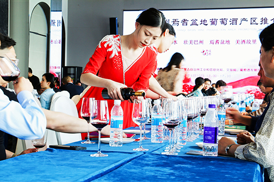 新疆焉耆盆地葡萄酒产业推介会在成都成功召开
