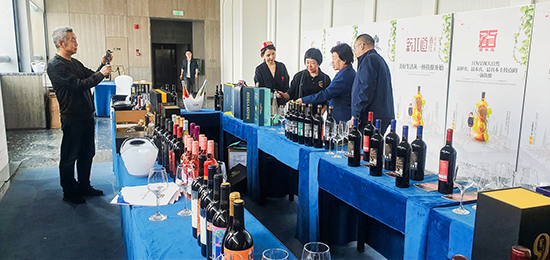 新疆焉耆盆地葡萄酒产业推介会在成都成功召开