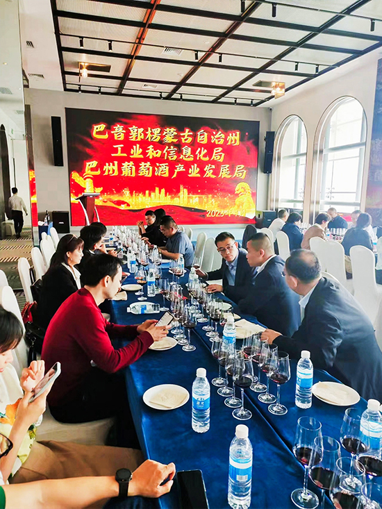 新疆焉耆盆地葡萄酒产业推介会在成都成功召开