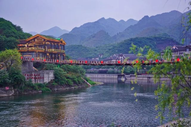茅台镇去哪里玩(茅台镇去哪里玩比较好)