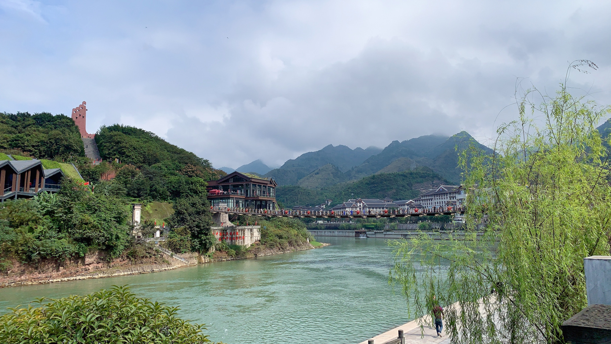 茅台镇风景简介(茅台镇风景简介图片)